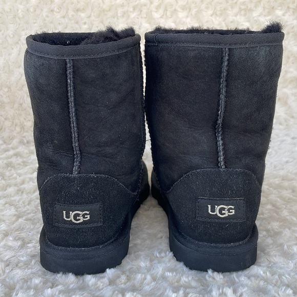UGG classic short boots - Picture 5 of 11